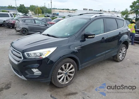 2017 Ford Escape Titanium z USA, uszkodzony, nr VIN 1FMCU9JD1HUC06323